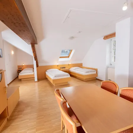 Warsberger Weinhof - & Weinwirtschaft